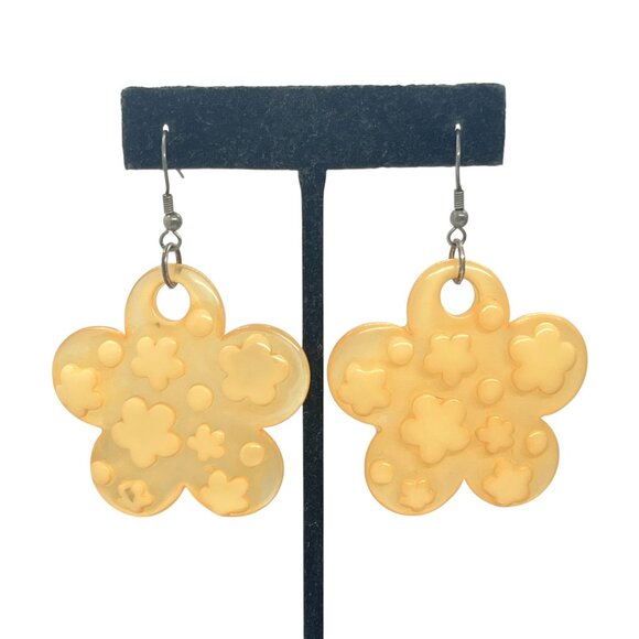 VINTAGE LUCITE FLOWER POWER EARRINGS YELLOW POP ART 60S 80S GROOVY STATEMENT - Picture 1 of 13